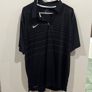 Black Nike men’s golf tee